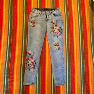 Earl Jeans Embroidered Flowers